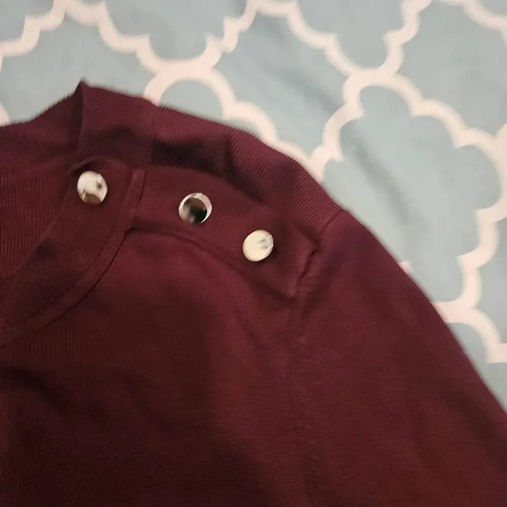 H&M Burgundy Button Shoulder Sweater Women Medium 3/4 Sleeve Knit Pullover